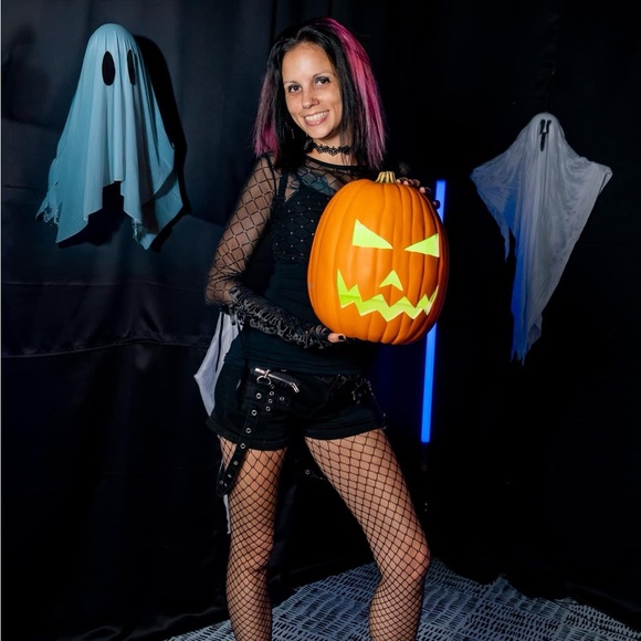 Meet your Posher, Raven - Picture 12 of 16